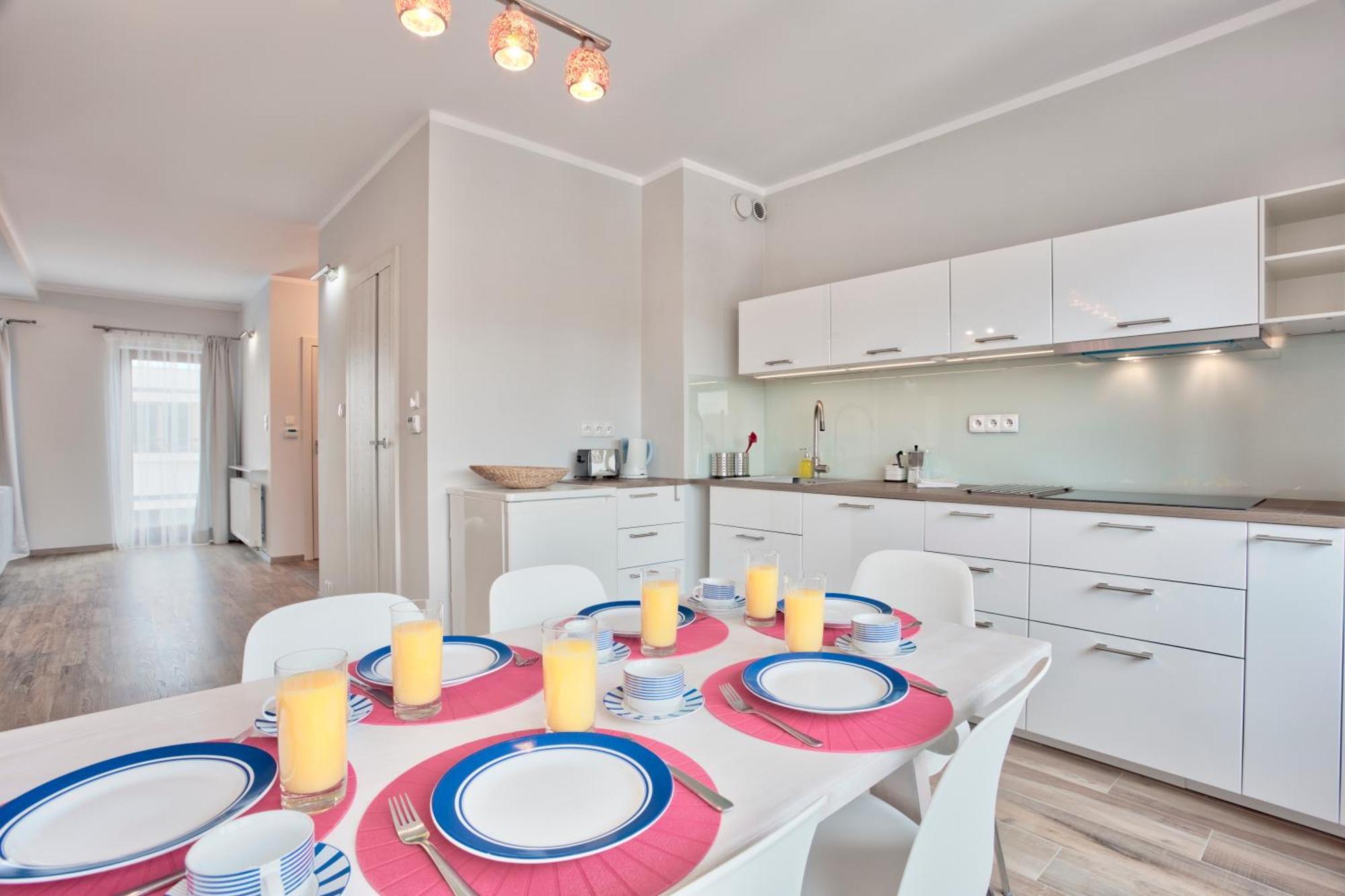 Apartment Family By Tyzenhauz